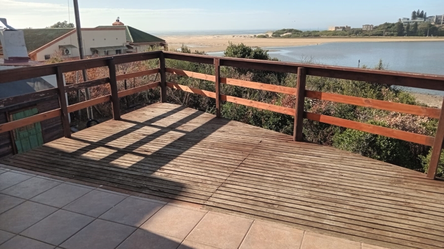 To Let 3 Bedroom Property for Rent in Aston Bay Eastern Cape